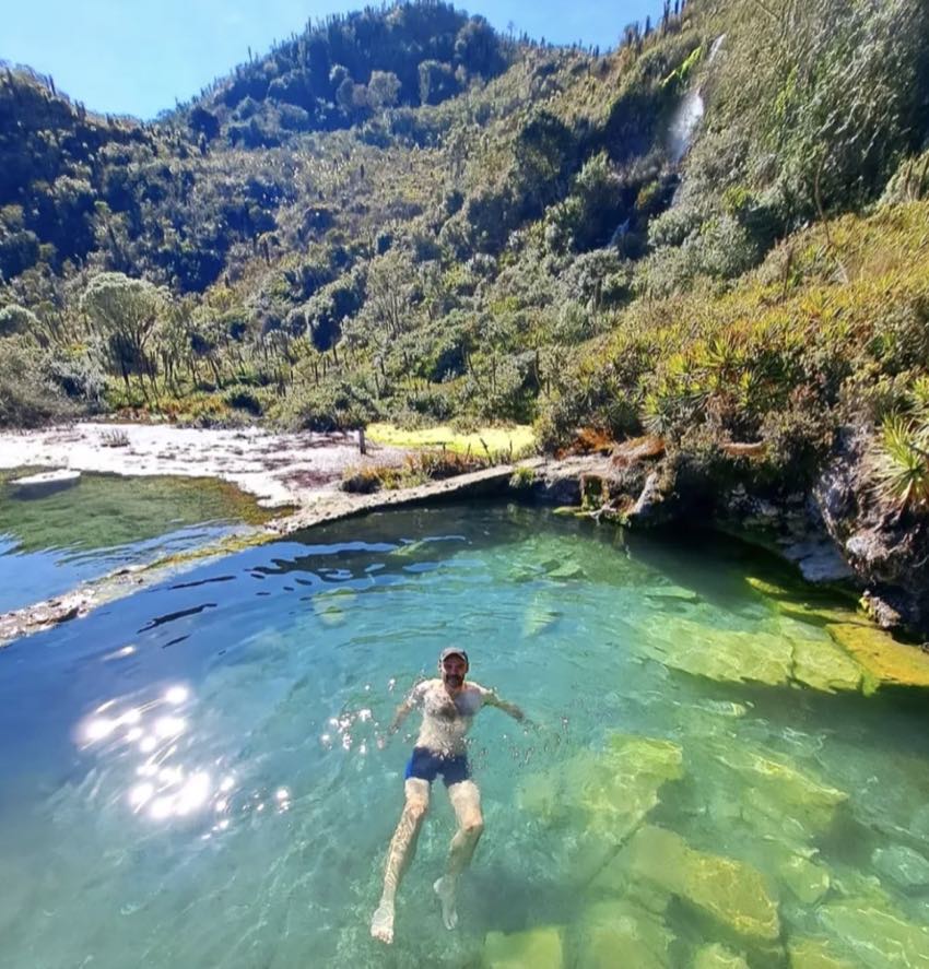 Travel Planner Colombie dans une lagune de haute montagne