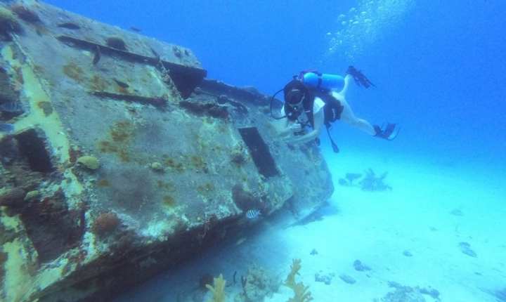 Plongée en Colombie, épave sous-marine et eau turquoise