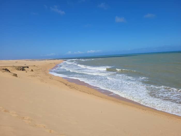 Désert de la Guajira Colombie, plage sauvage et océan
